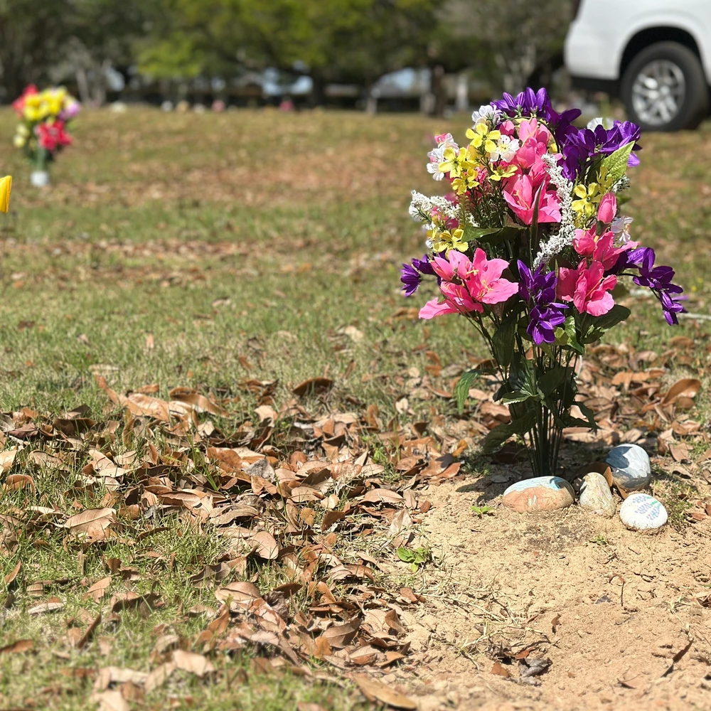 Gravesite of Dora Amos. Photo: Erica Thomas. Alabama News